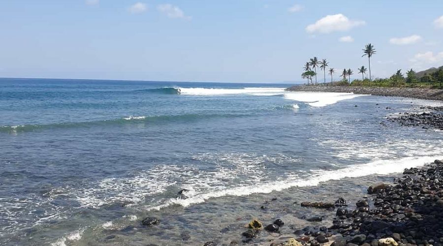 Jasri Beach Surf –  Perfect Right-Hand Point Break on the East Coast of Bali