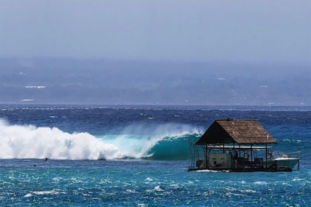 laceration nusa lembongan surfing